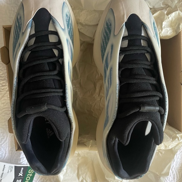 Brand new Adidas Yeezy 700 V3 Kyanite size 11.